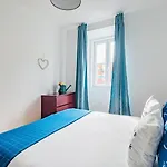 Monica's Place: A Friends' Inspired * Lisboa