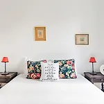 Monica's Place: A Friends' Inspired Apartmán