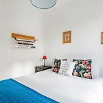Monica's Place: A Friends' Inspired Apartmán