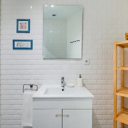 Monica's Place: A Friends' Inspired Apartament