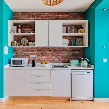 Monica's Place: A Friends' Inspired Apartament *