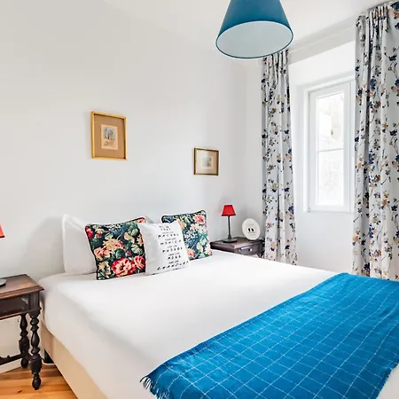 Monica's Place: A Friends' Inspired Lisbon