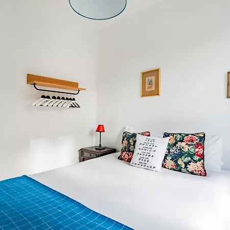 Monica's Place: A Friends' Inspired Apartamento