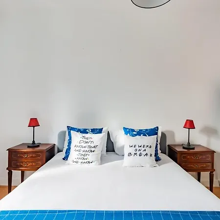 Monica's Place: A Friends' Inspired * Lisboa