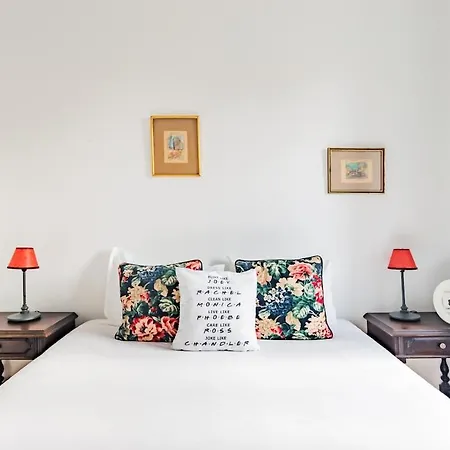Monica's Place: A Friends' Inspired * Lisboa