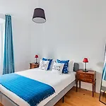 Monica's Place: A Friends' Inspired Apartamento