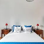 Monica's Place: A Friends' Inspired Apartamento Lisboa