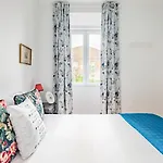 Monica's Place: A Friends' Inspired Apartamento Lisboa